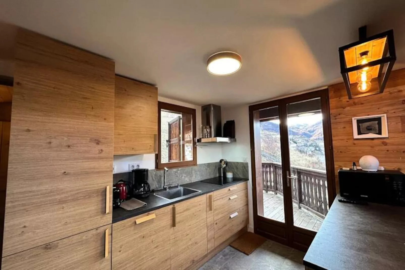 Chalet Emelthi-Image-tags.