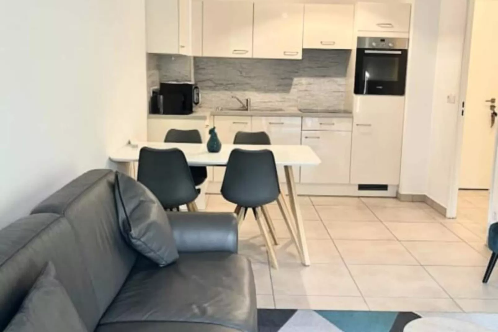 Résidence Bnb Renting Beau  2 Pi&egrave;ces Dans Un Immeuble Neuf Avec Piscine Avec Parking-Salon