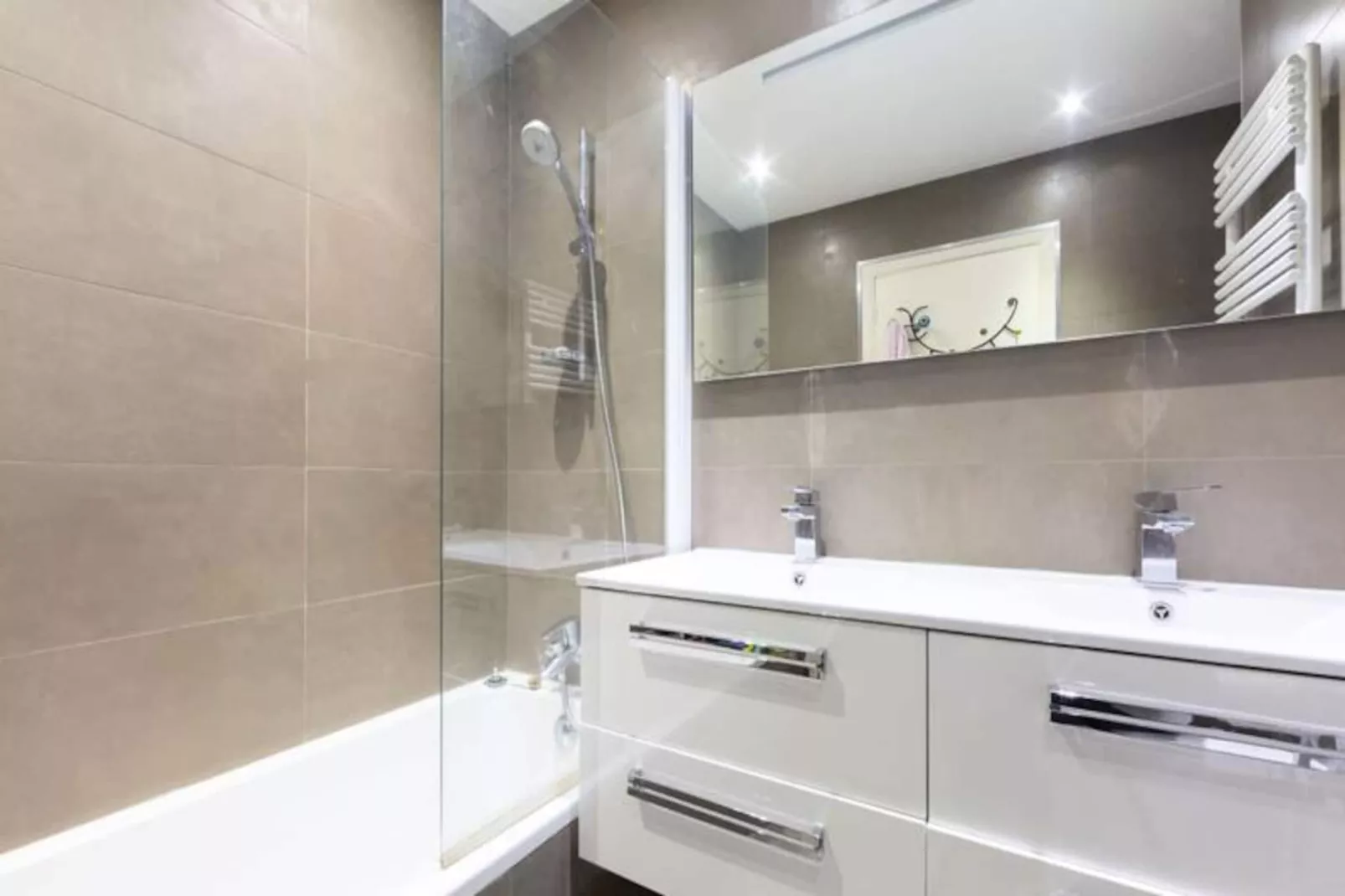 Résidence Bnb Renting 3 Pi&egrave;ces Avec Une Vue &agrave; Couper Le Souffle &agrave; Antibes !-Image-tags.