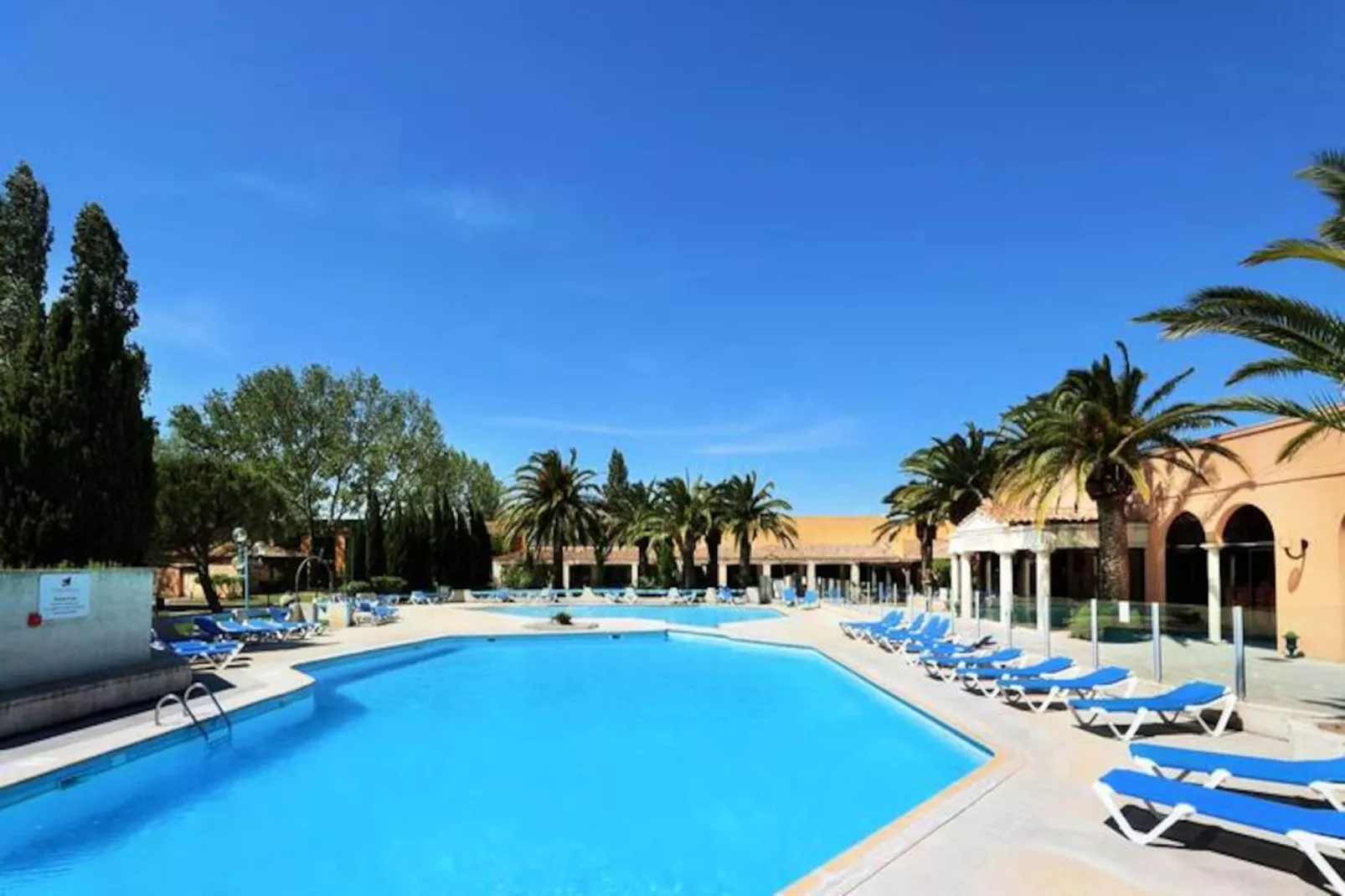 SOWELL Family Les Amandiers****-Image-tags.