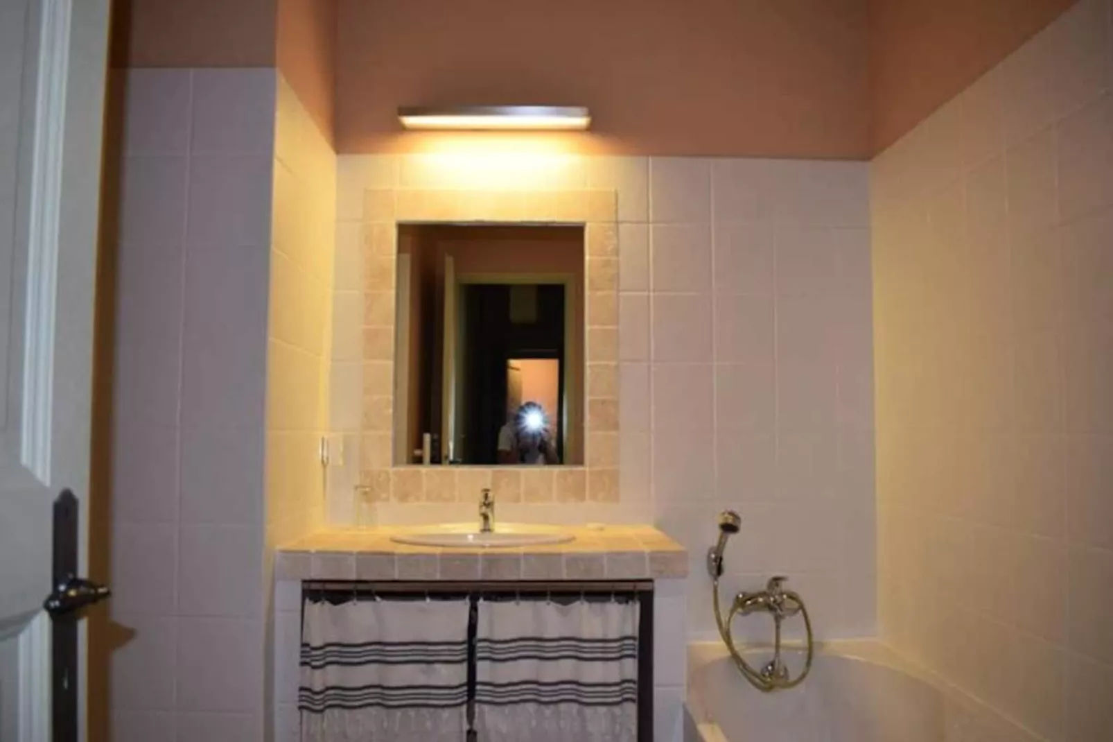 Maison Marie, Authenticit&eacute; Sur Le Golf De Pont Royal-Image-tags.