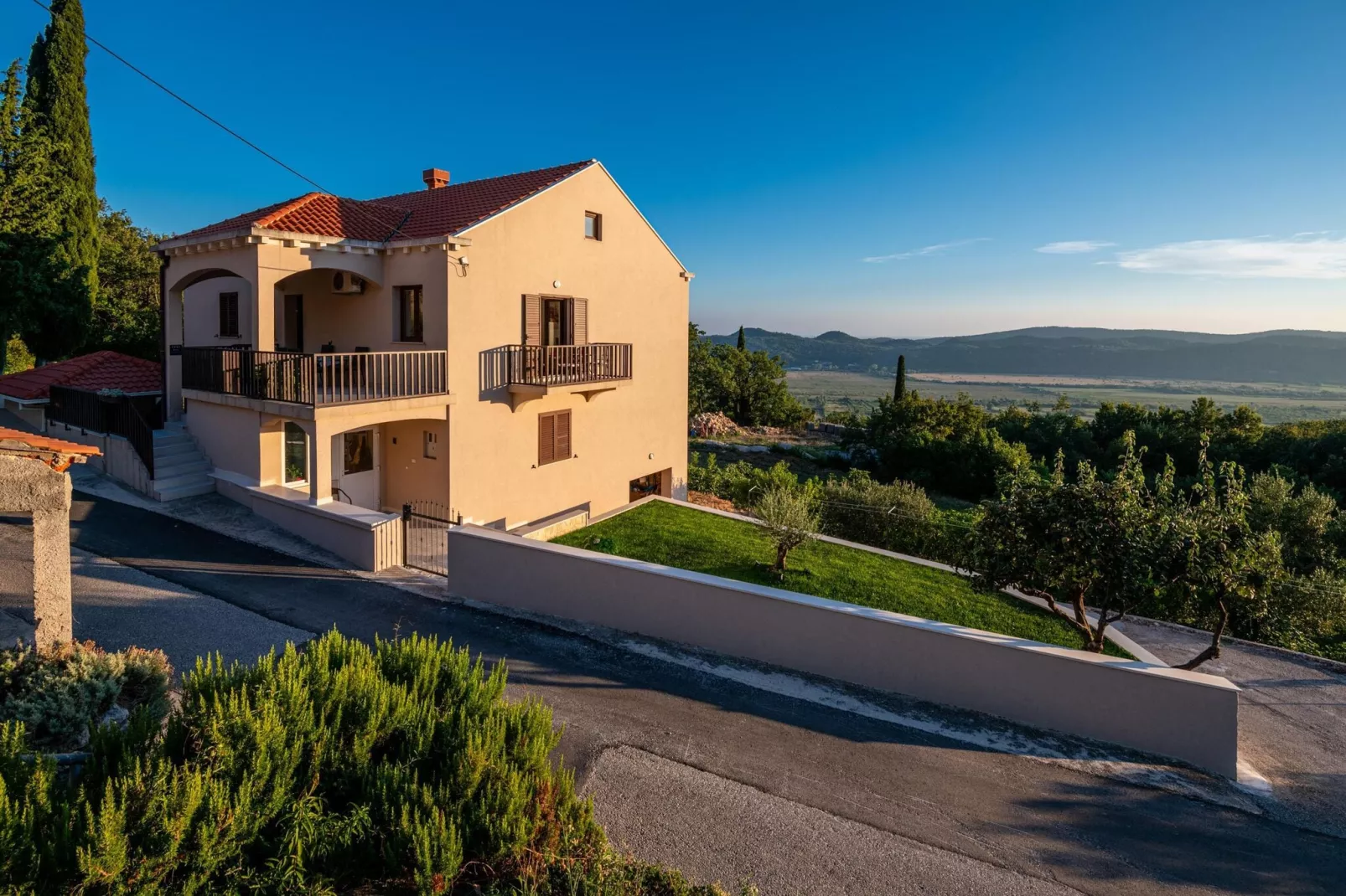 Vesely-Exterior summer