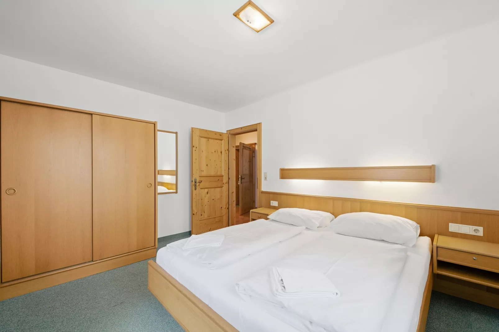 Apartment "Sonnberg & Schattberg"-Bedroom