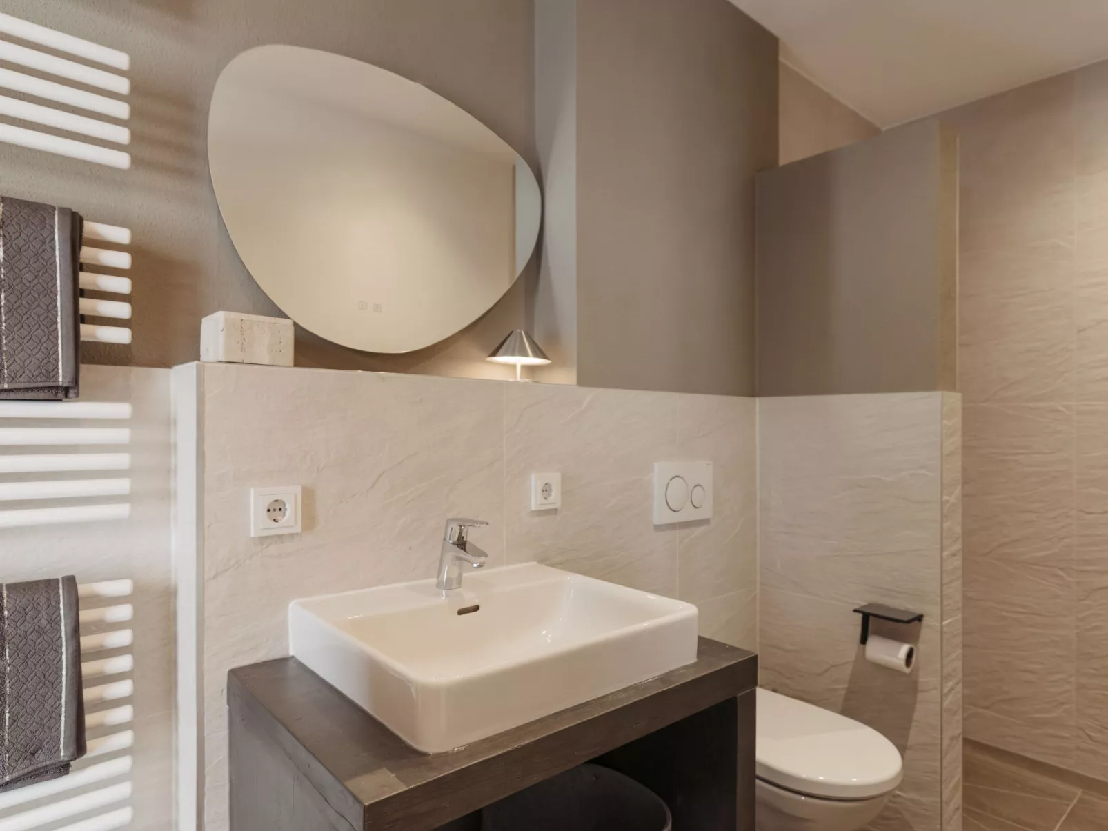 Royal Mountain Lodge-Inside