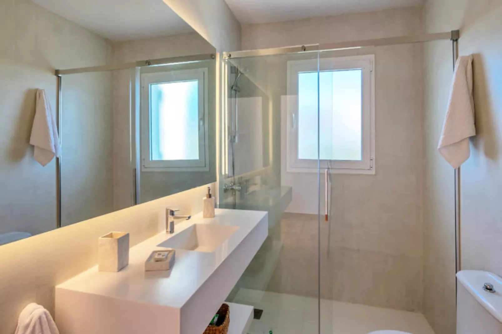 Maison à Son Bou-Image-tags.