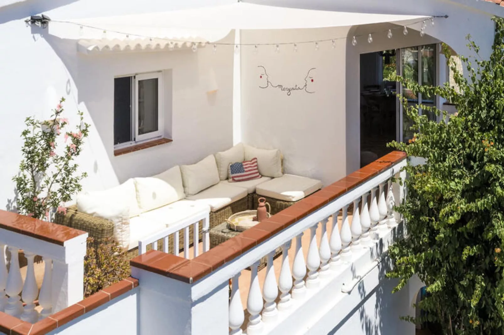 Maison à Son Bou-Image-tags.