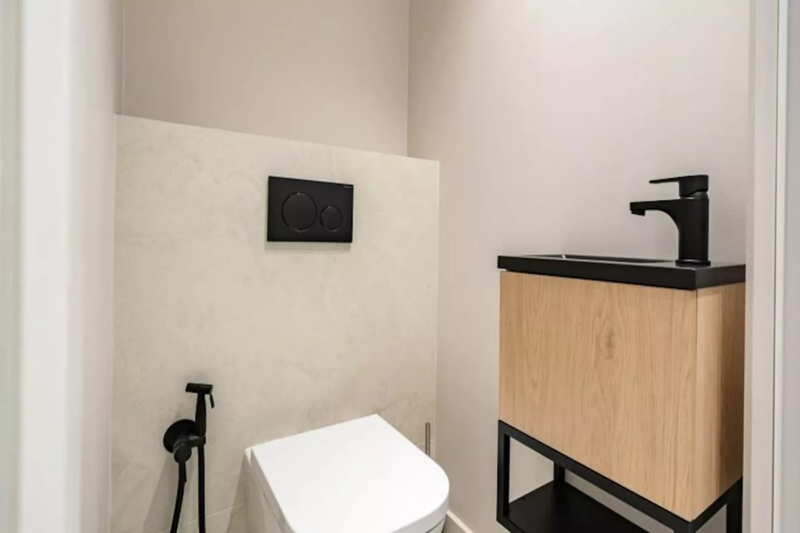 Magnifique 4 Pi&egrave;ces Entir&egrave;rement R&eacute;nov&eacute;-Image-tags.