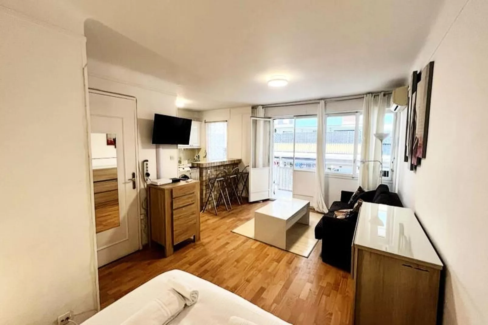 Résidence Studio Climatis&eacute; En Plein Centre Ville De Cannes &agrave; 2 Pas De Rue D'antibes-Ambiance