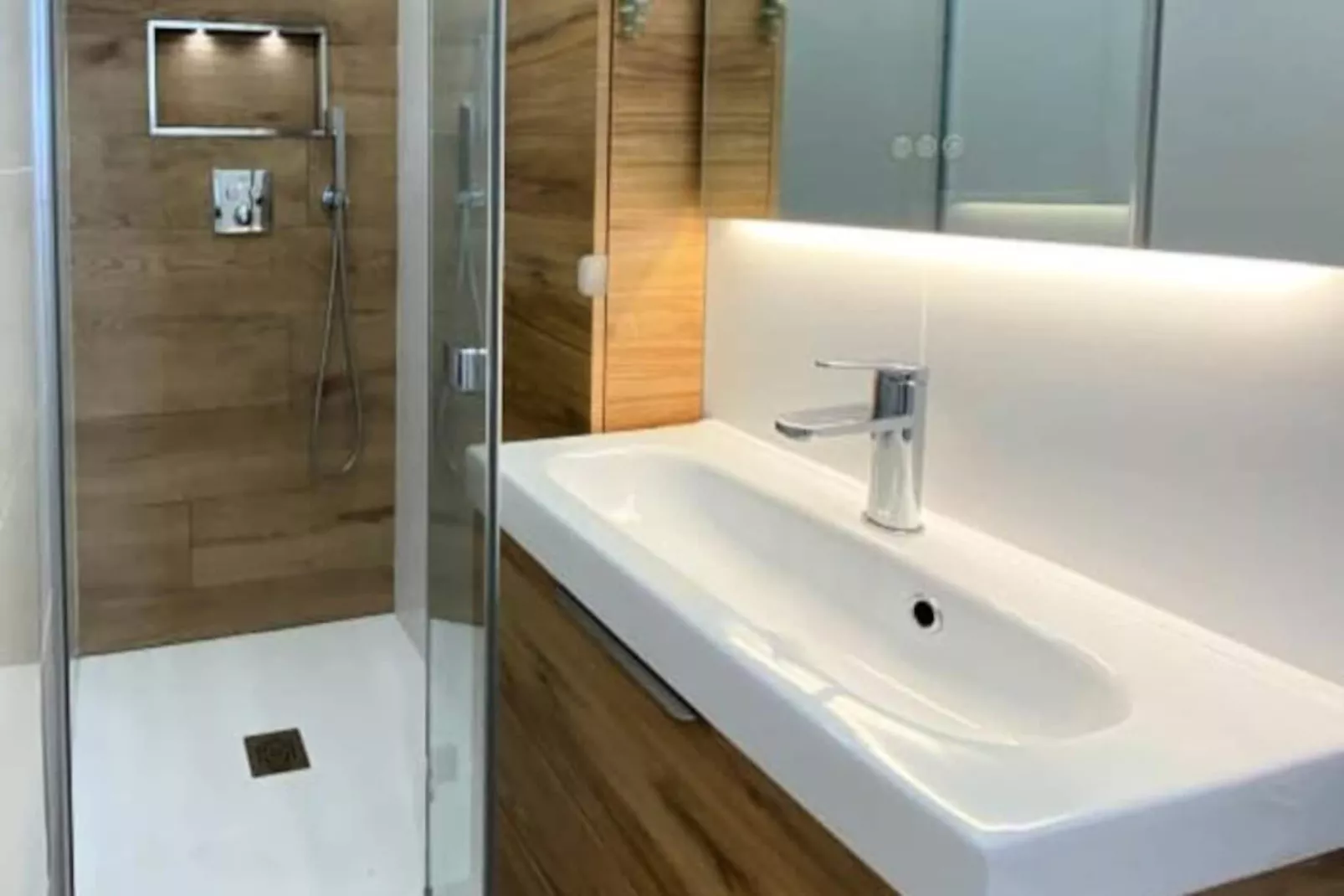 06k1 - Face &agrave; La Mer T2 R&eacute;nov&eacute; - Terrasse &ndash;parking-Image-tags.