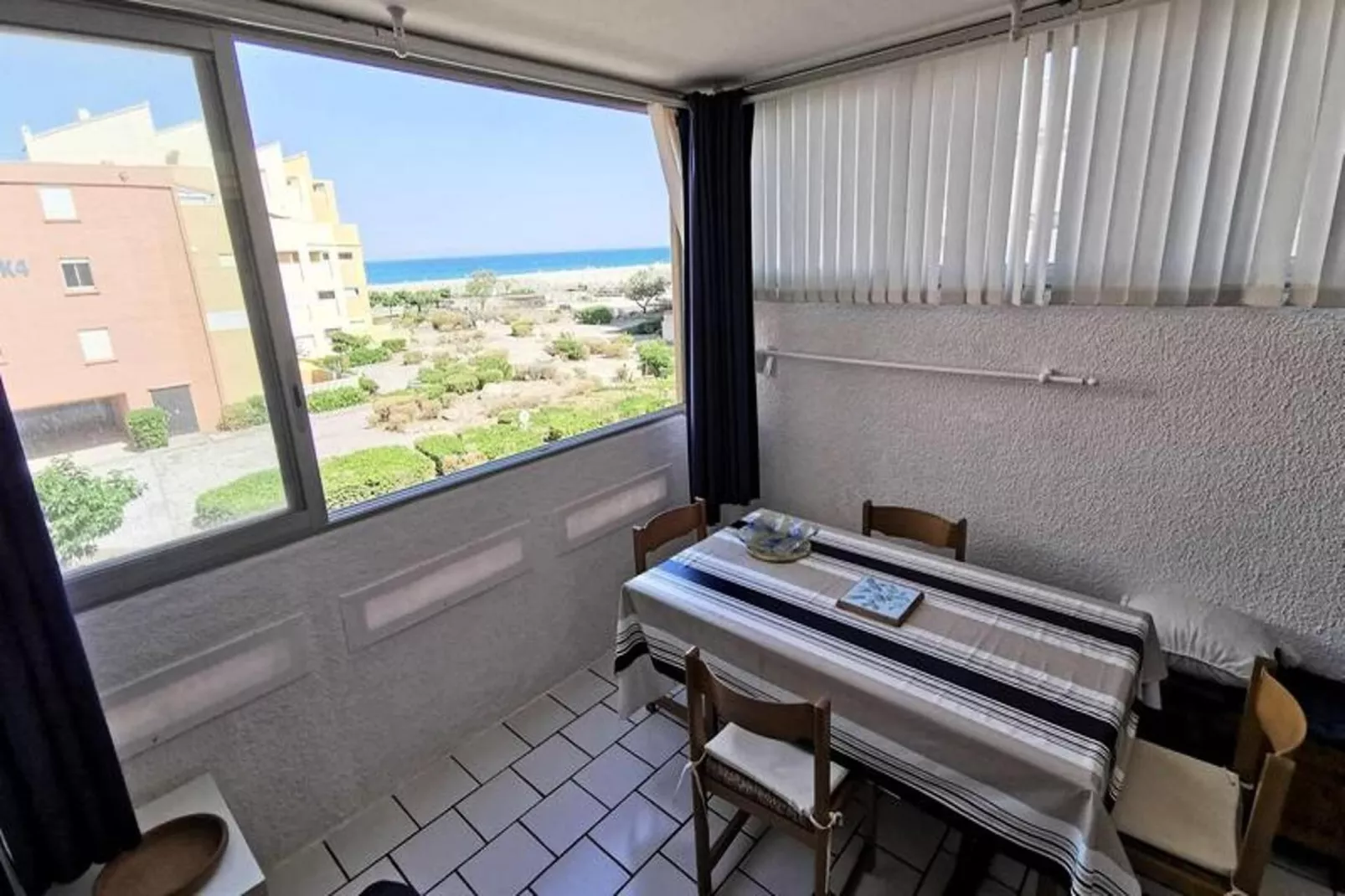 Résidence Les Nefs Des Sables-Salle à manger