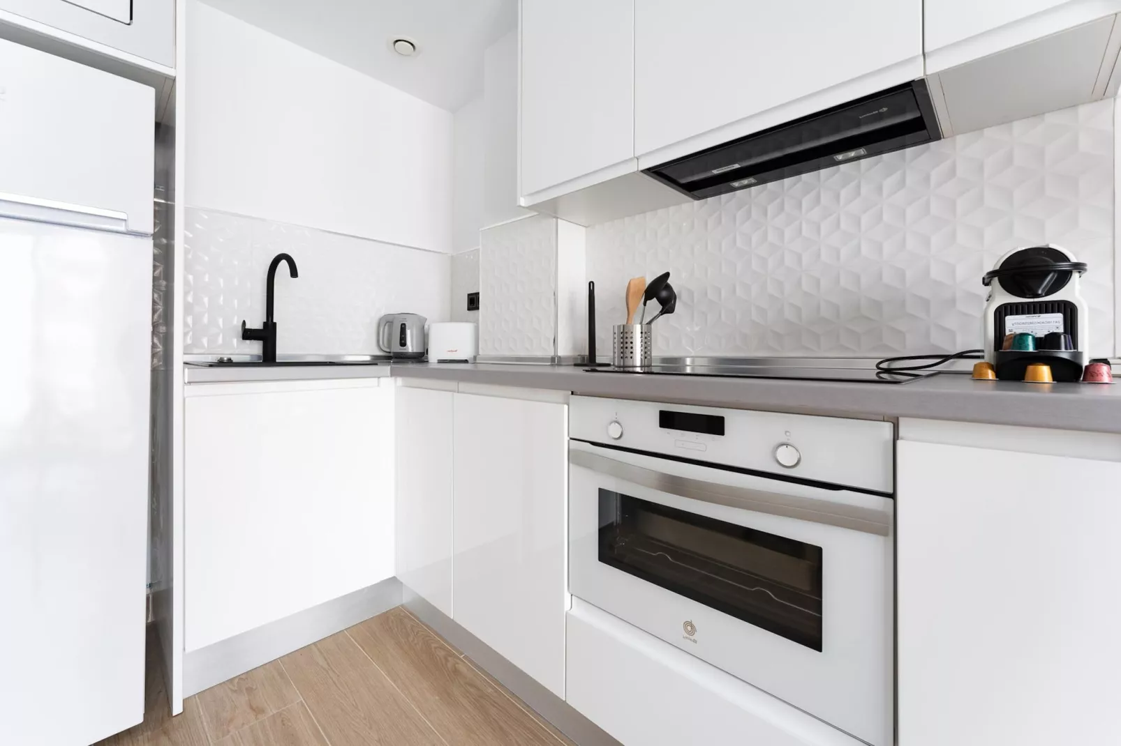 CT 326 - Faro's Fuengirola Prime Location - Boutique Apartment-Kitchen