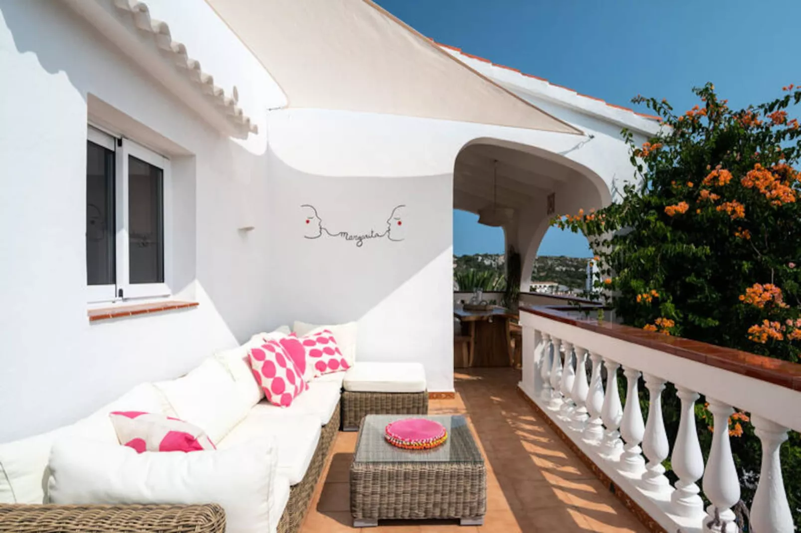 Maison à Son Bou-Image-tags.