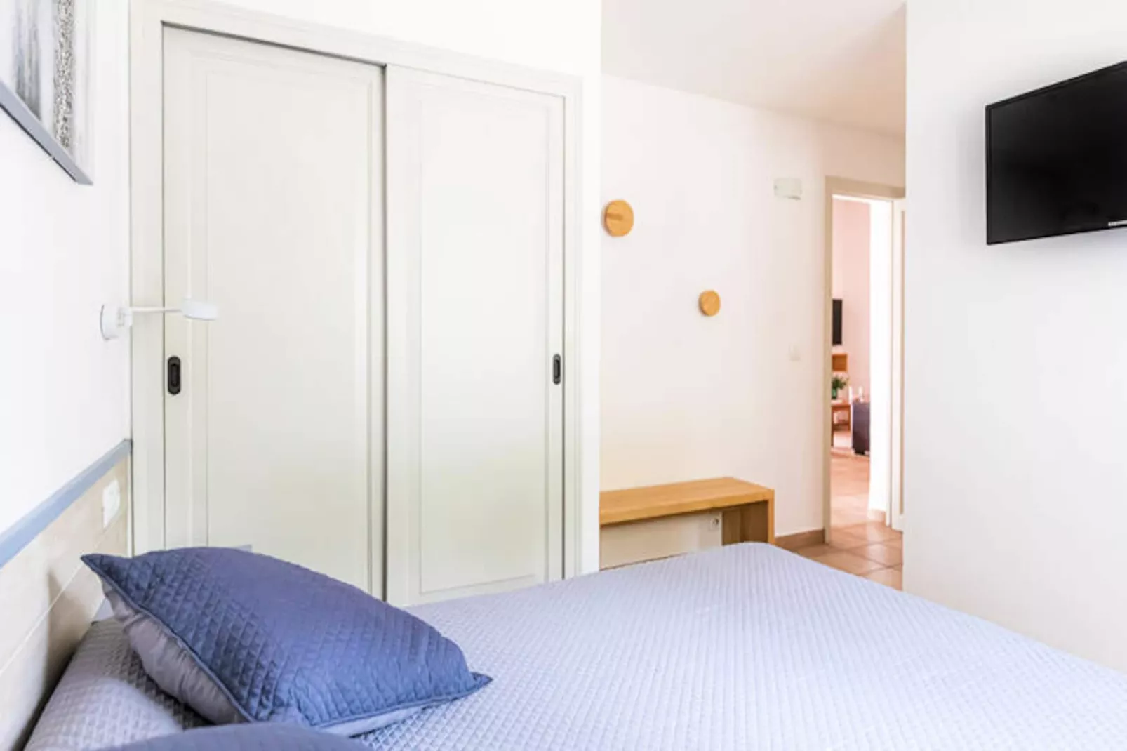 Maison à Son Bou-Image-tags.