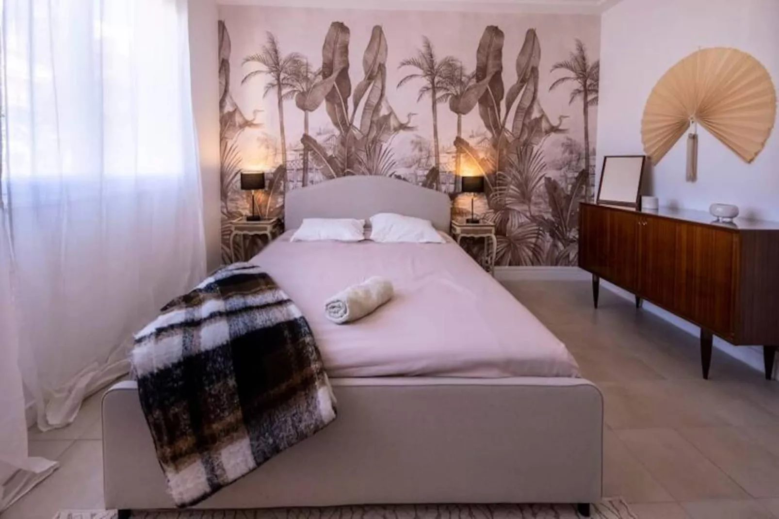 06b - Beau 2 Pi&egrave;ces R&eacute;nov&eacute; Avec Terrasse Vue Mer-Image-tags.