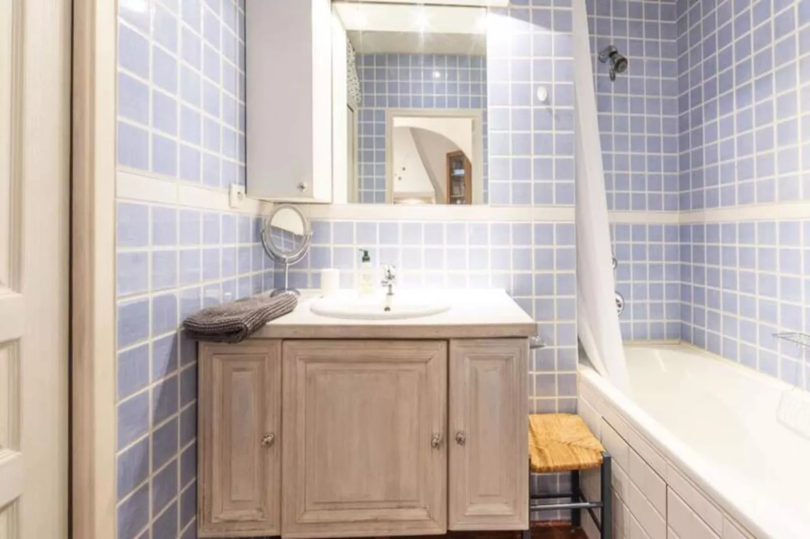 Résidence Bnb Renting Grand Studio Au C&oelig;ur De Cannes, Quartier De La Vieille Ville !-Exterior in summer