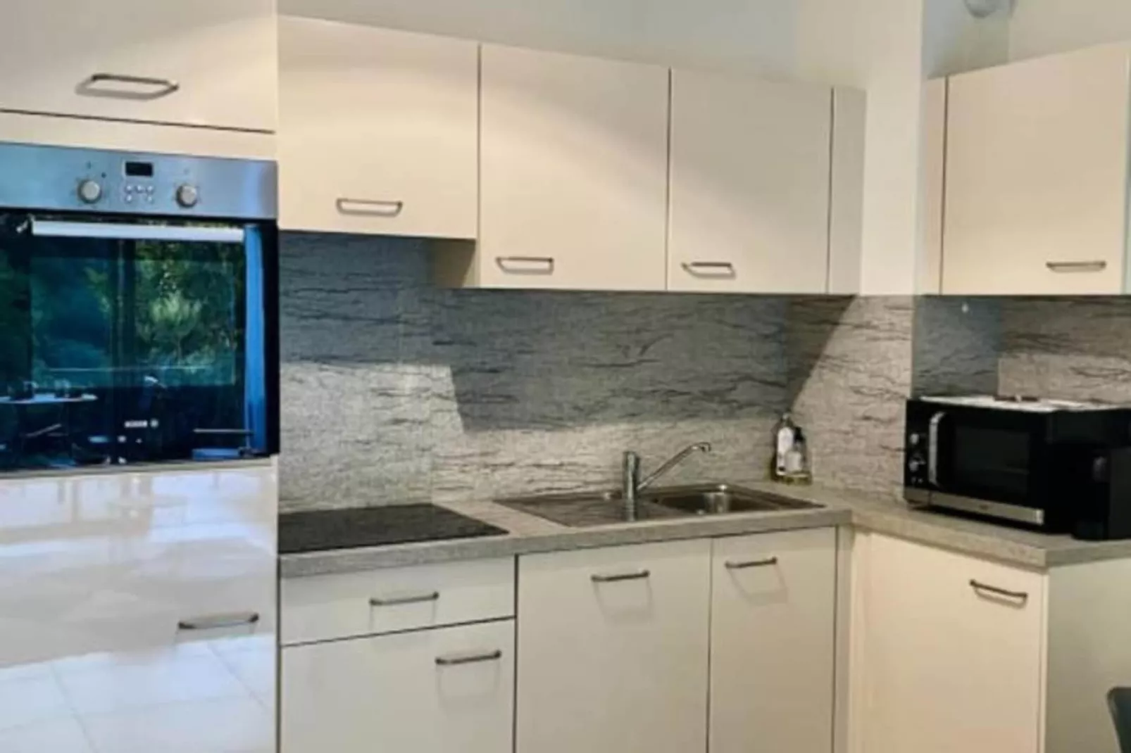 Résidence Bnb Renting Beau  2 Pi&egrave;ces Dans Un Immeuble Neuf Avec Piscine Avec Parking-Cuisine