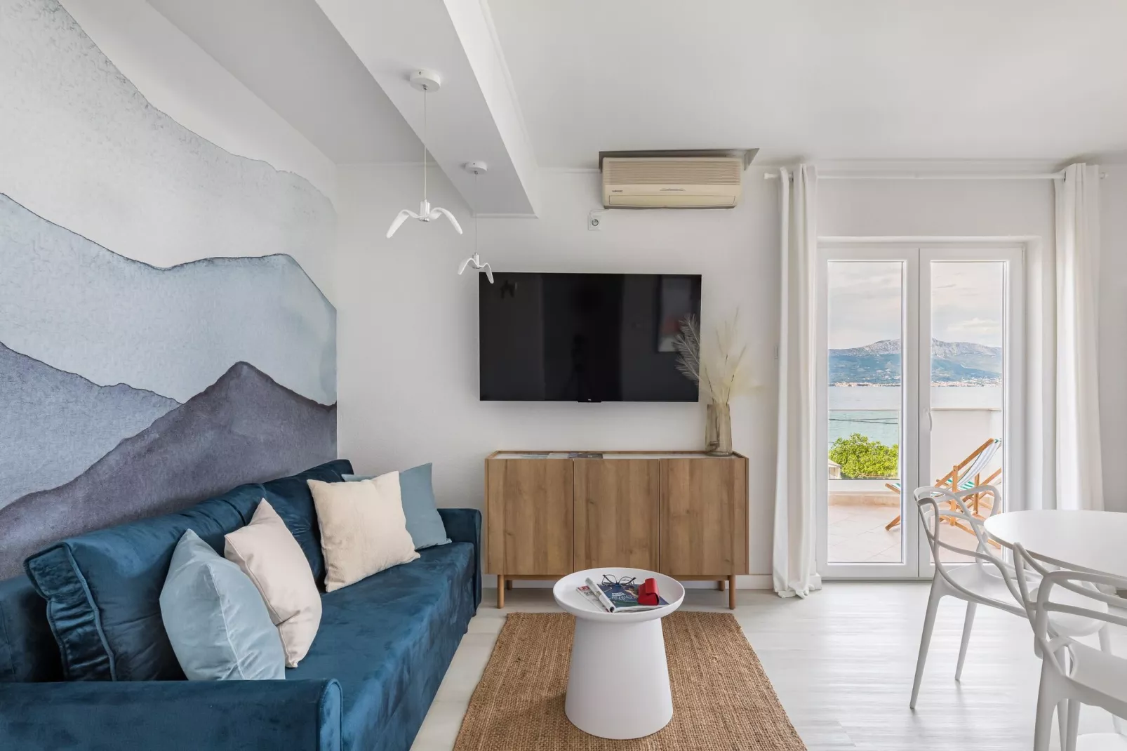 Marina sea view apartment A-Living room