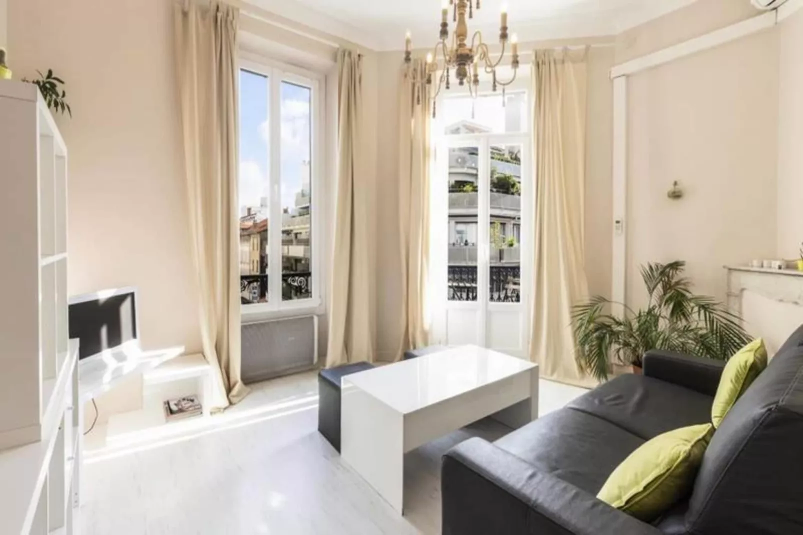 Résidence Appartement 39 M2 En Plein Centre Ville De Cannes, Climatis&eacute;-Extérieur été
