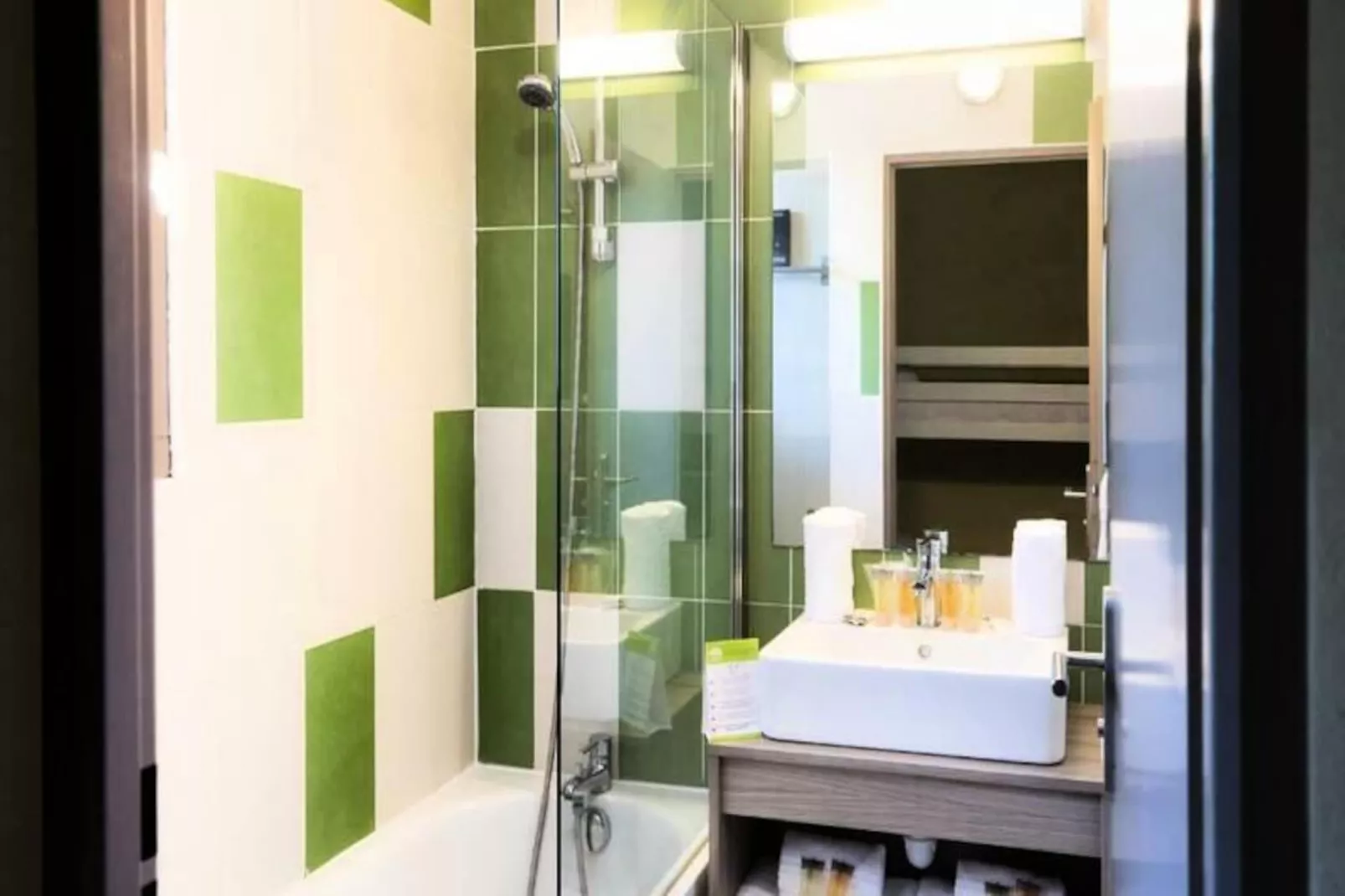 SOWELL Family Les Amandiers****-Image-tags.