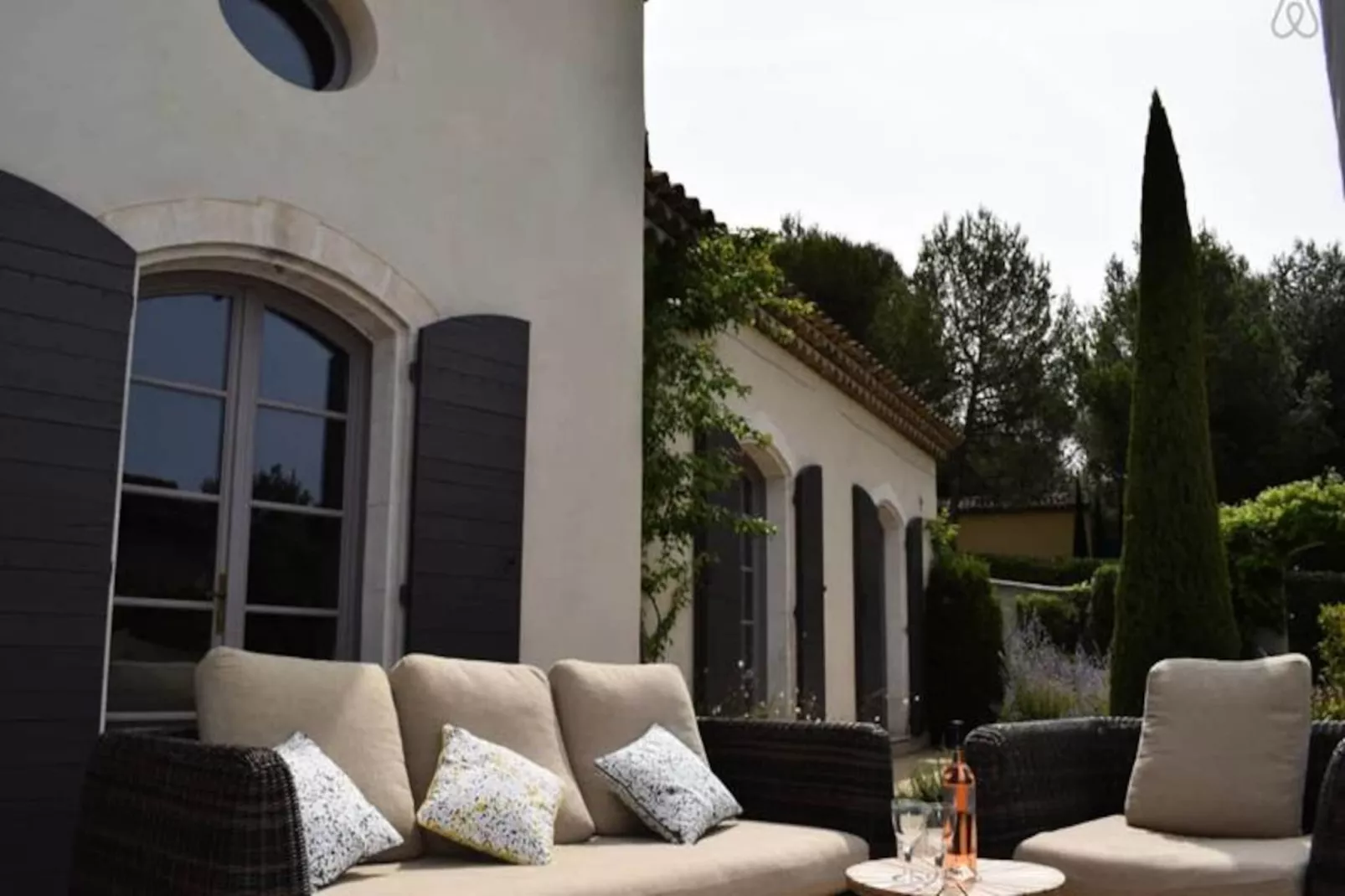 Maison Marie, Authenticit&eacute; Sur Le Golf De Pont Royal-Image-tags.