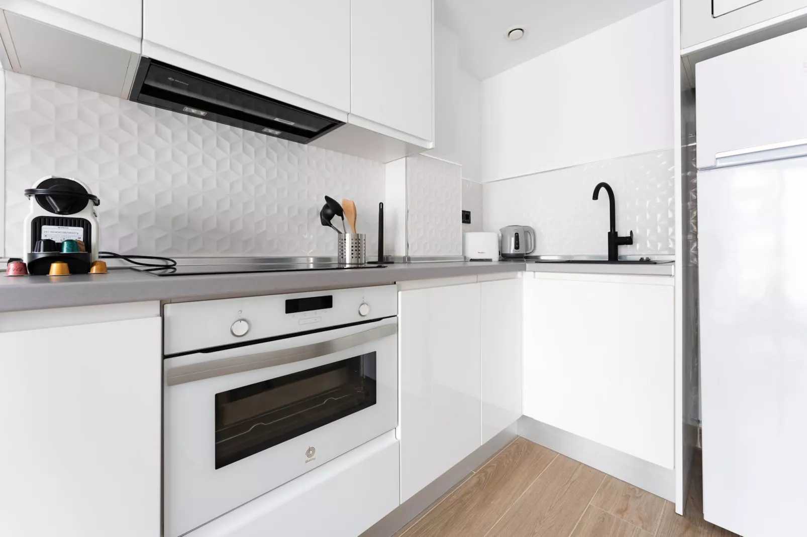 CT 326 - Faro's Fuengirola Prime Location - Boutique Apartment-Kitchen