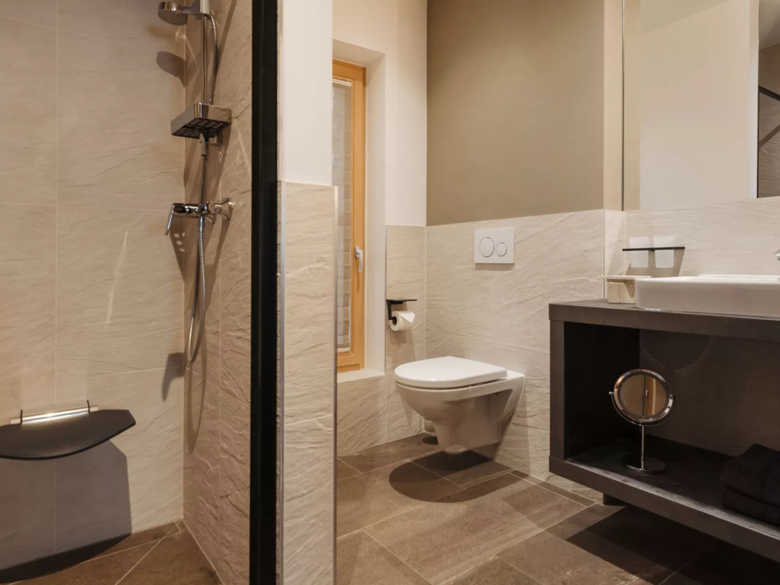 Royal Mountain Lodge-Inside