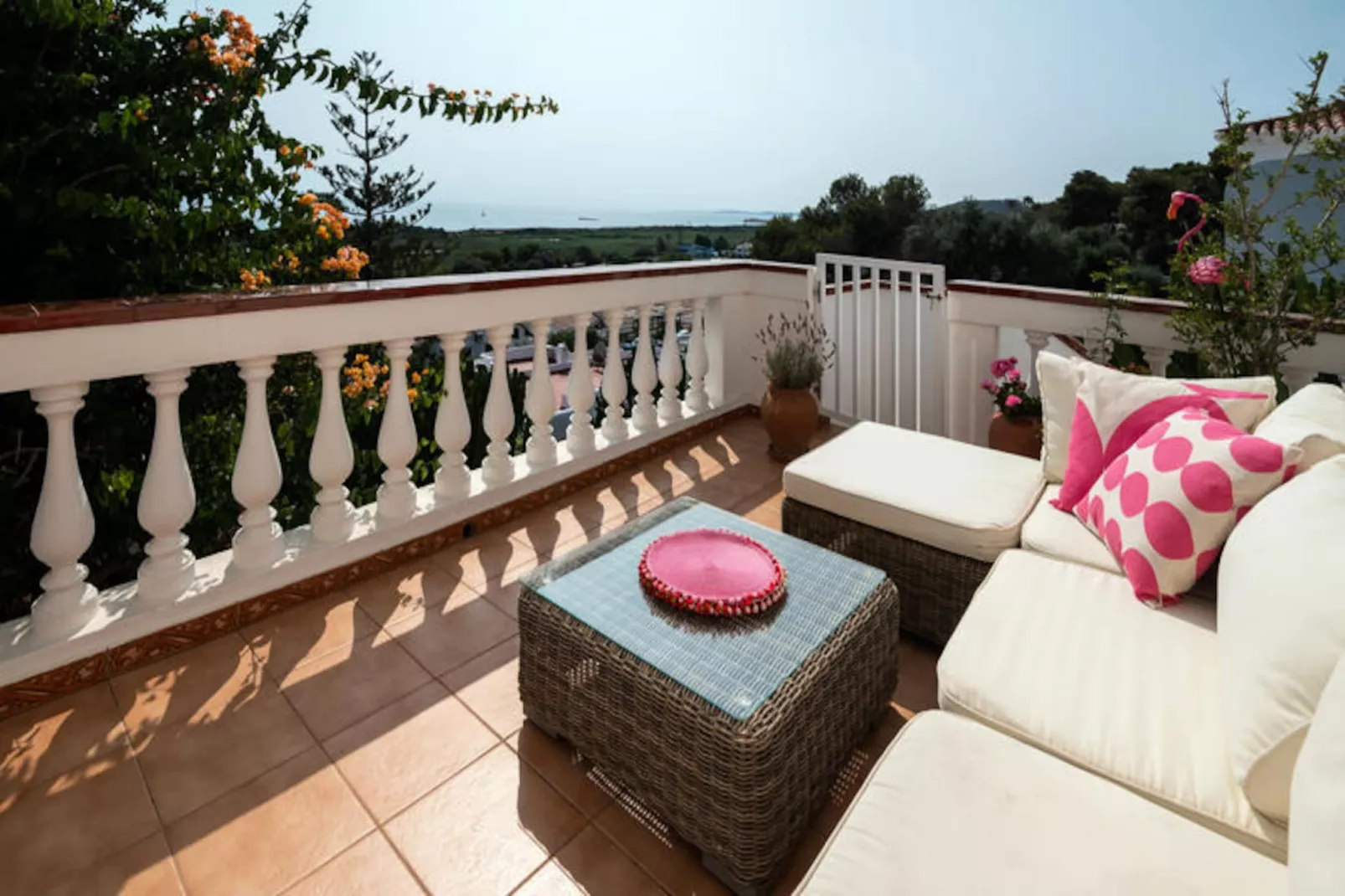 Maison à Son Bou-Image-tags.