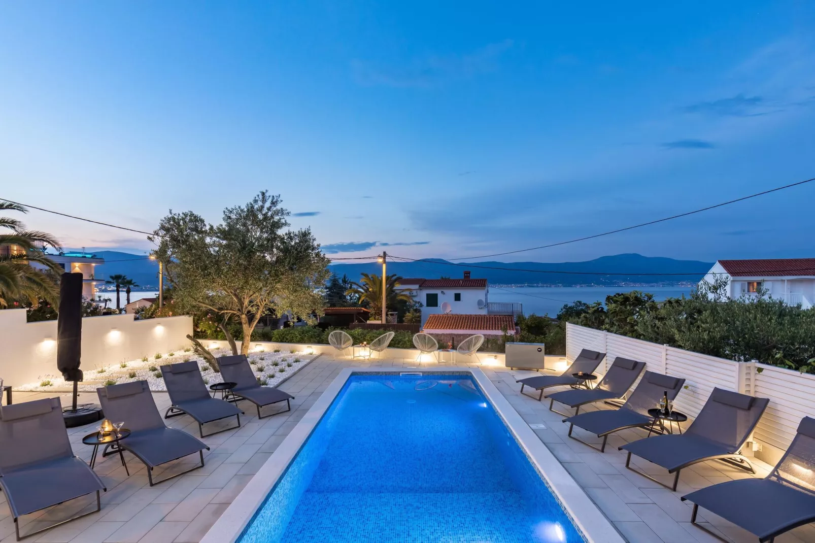 Marina Jacuzzi  Apartment  C-Pool