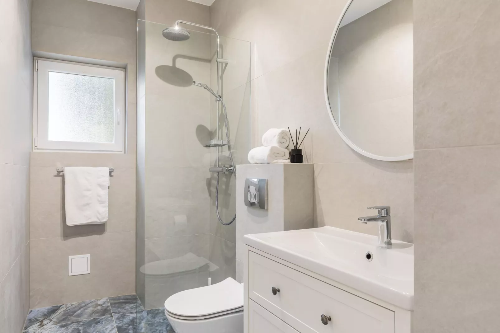 Marina Jacuzzi  Apartment  C-Bathroom