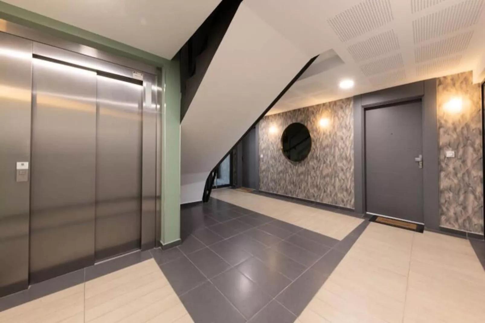 06ah - Superbe T2 Les Pieds Dans L'eau - Piscine-Image-tags.