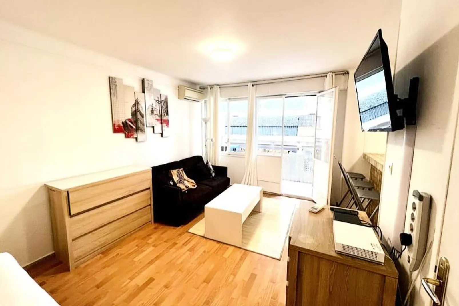 Résidence Studio Climatis&eacute; En Plein Centre Ville De Cannes &agrave; 2 Pas De Rue D'antibes-Ambiance