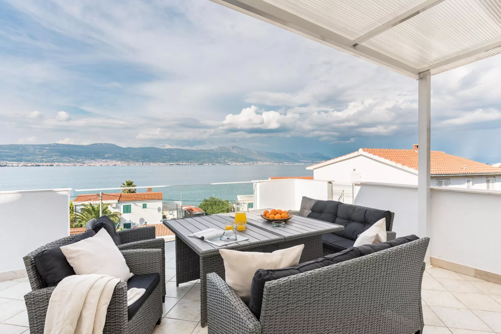 Marina Top Floor apartment E-Terrace balcony
