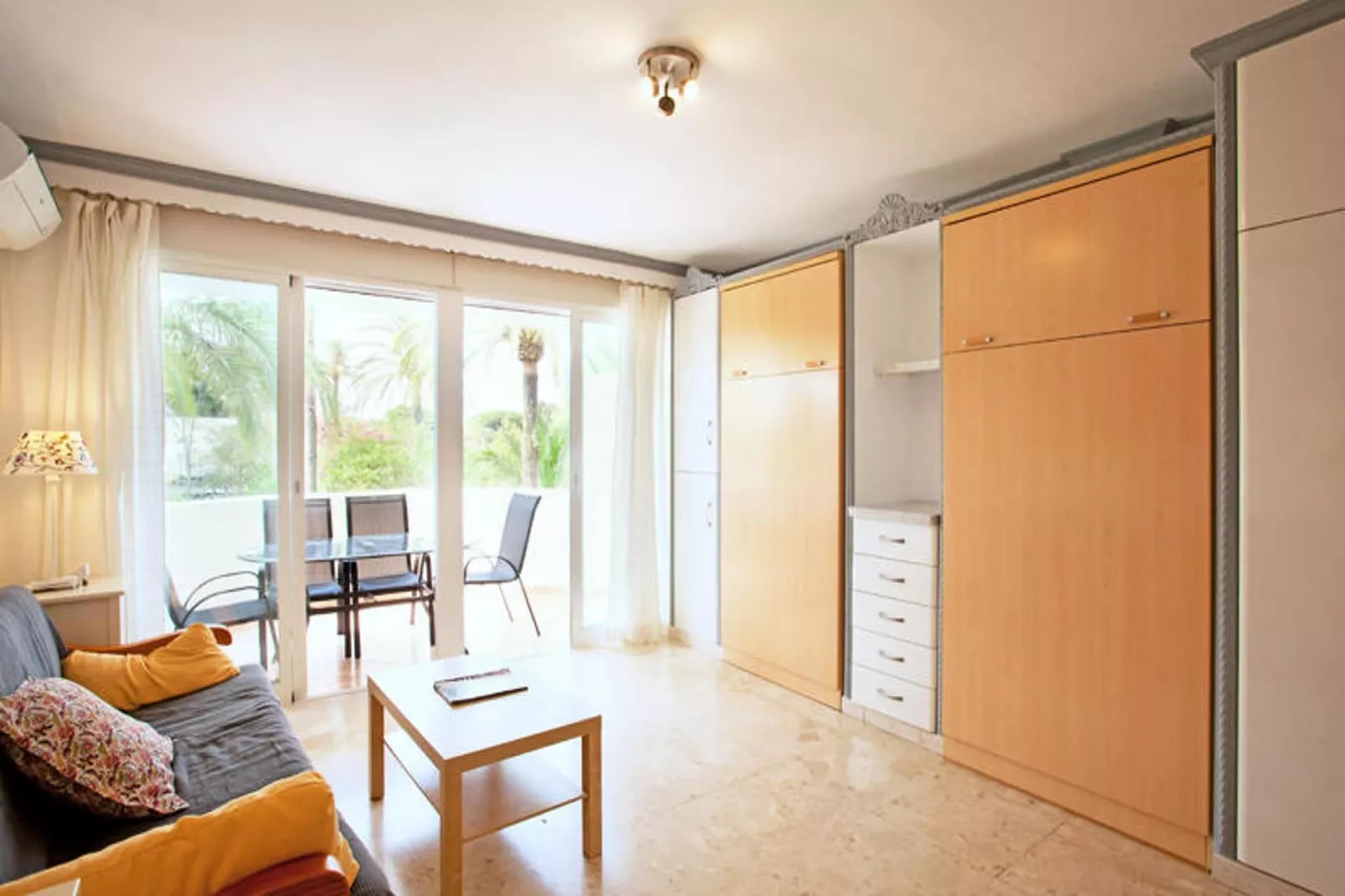 Studio à Marbella-Wohnzimmer