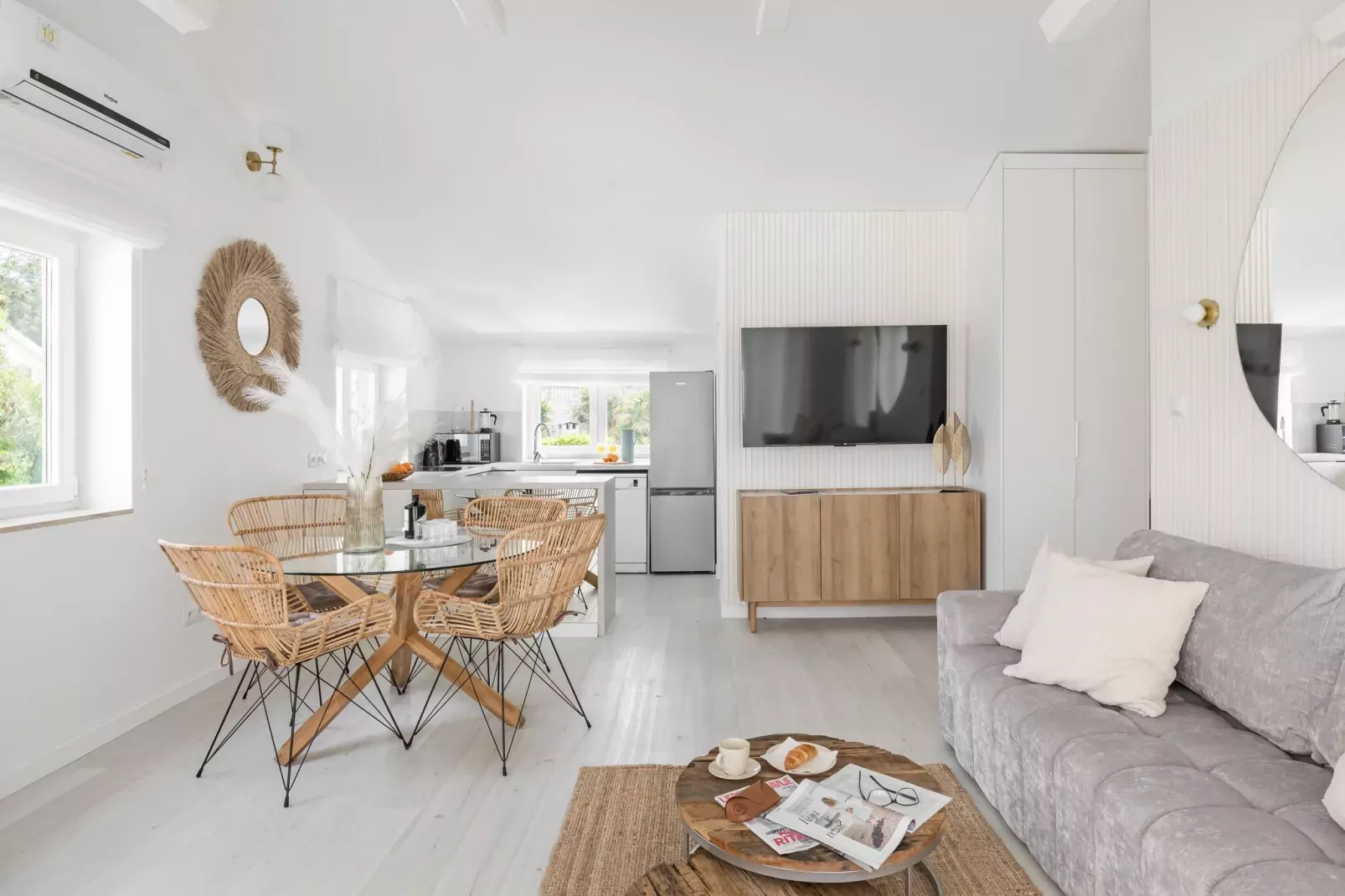 Marina Top Floor apartment E-Living room
