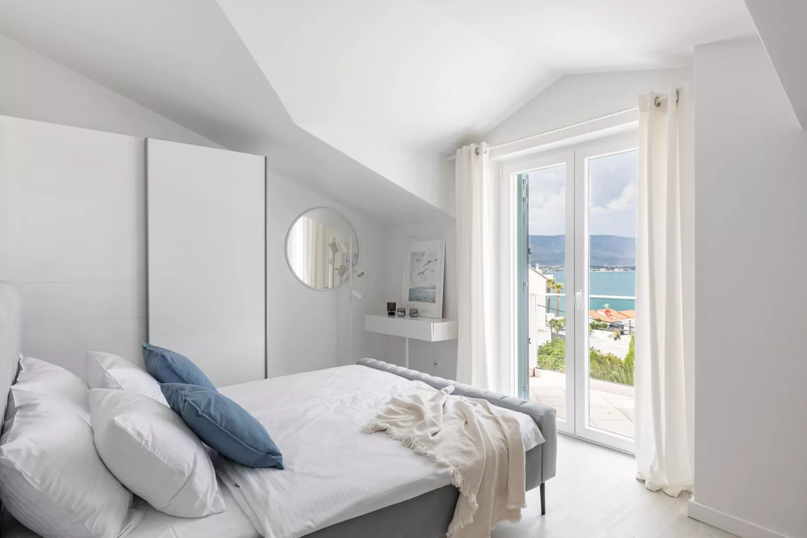 Marina Top Floor apartment E-Bedroom