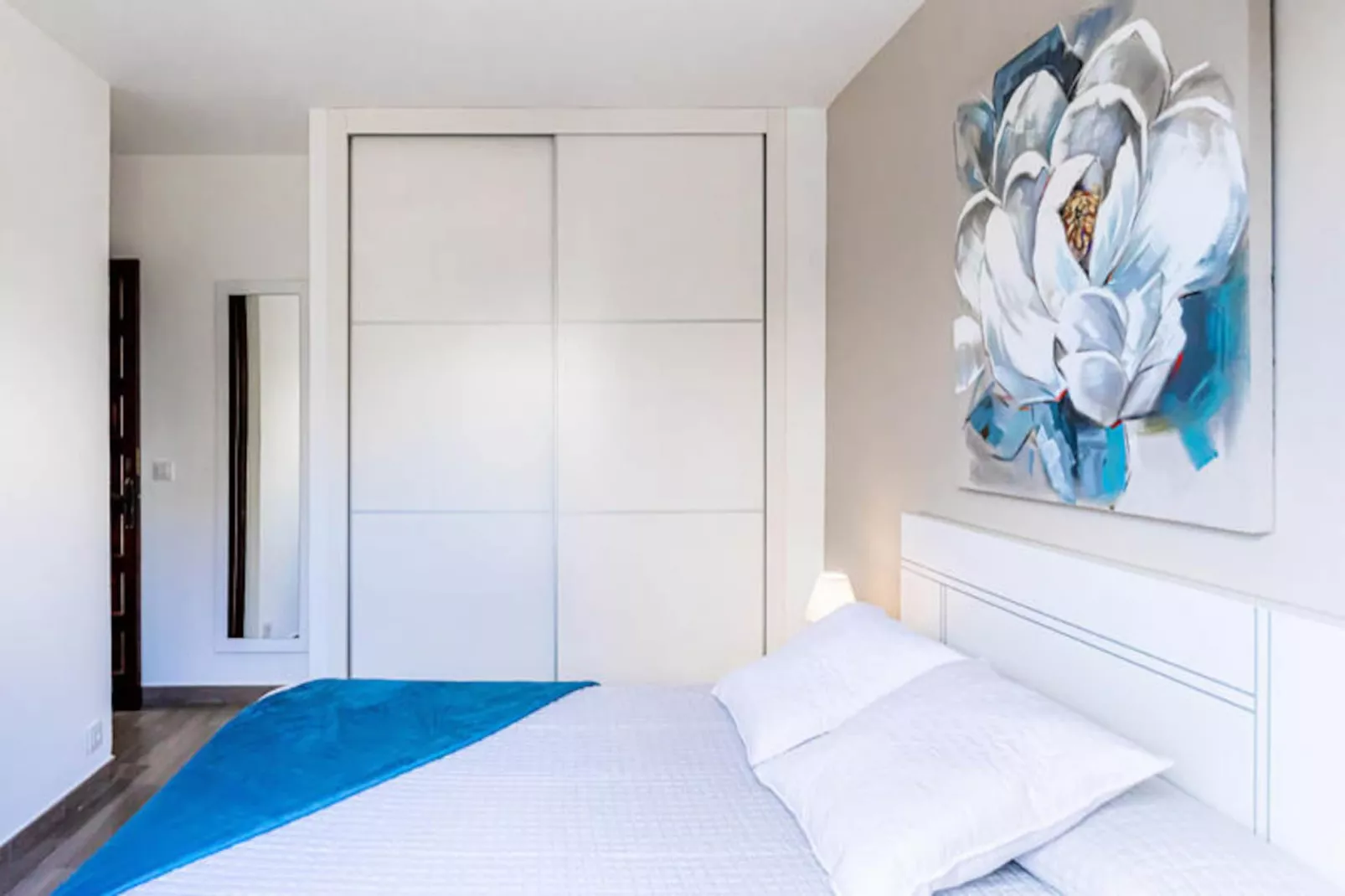 Maison à Son Bou-Image-tags.