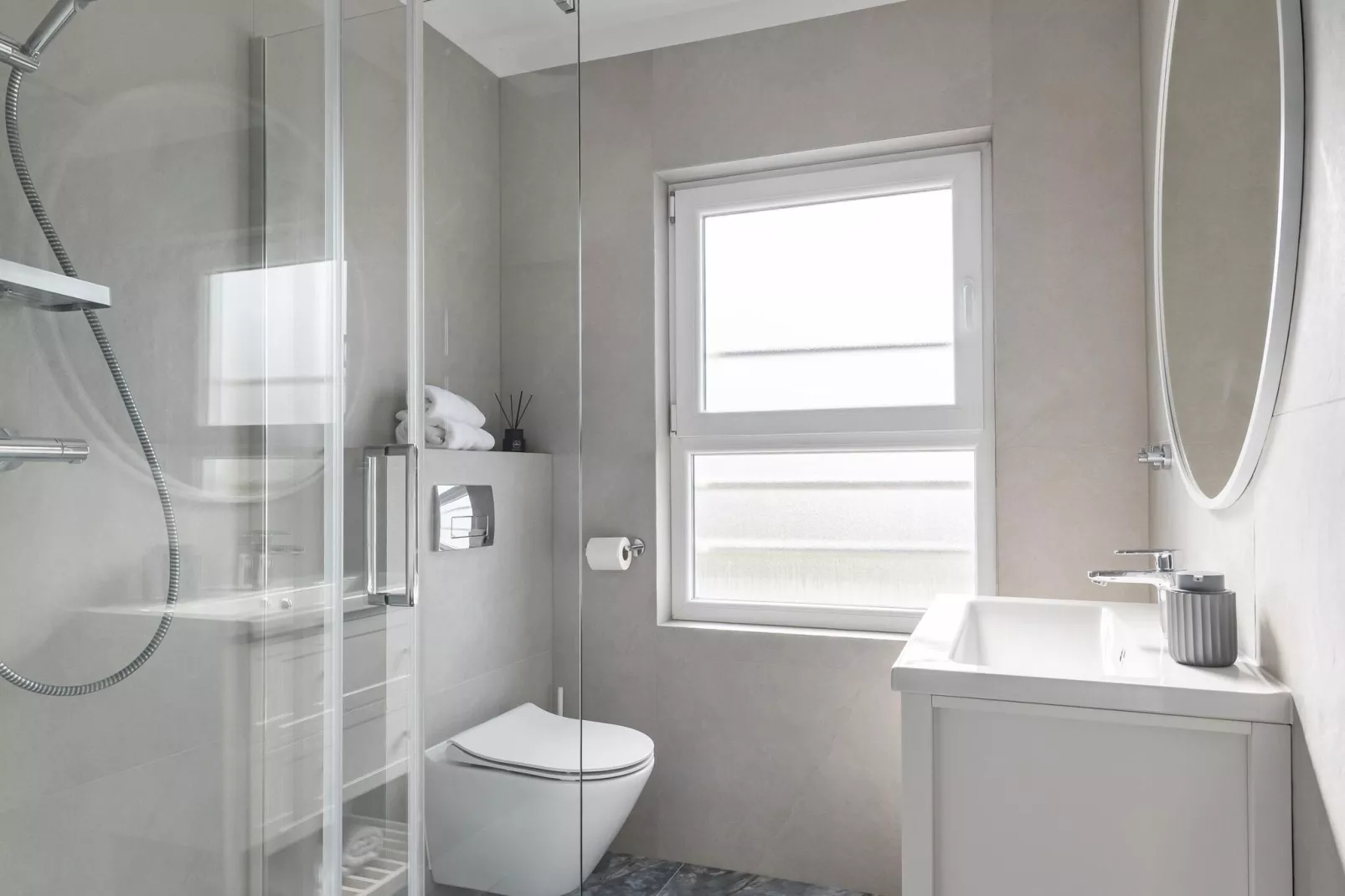 Marina Top Floor apartment E-Bathroom