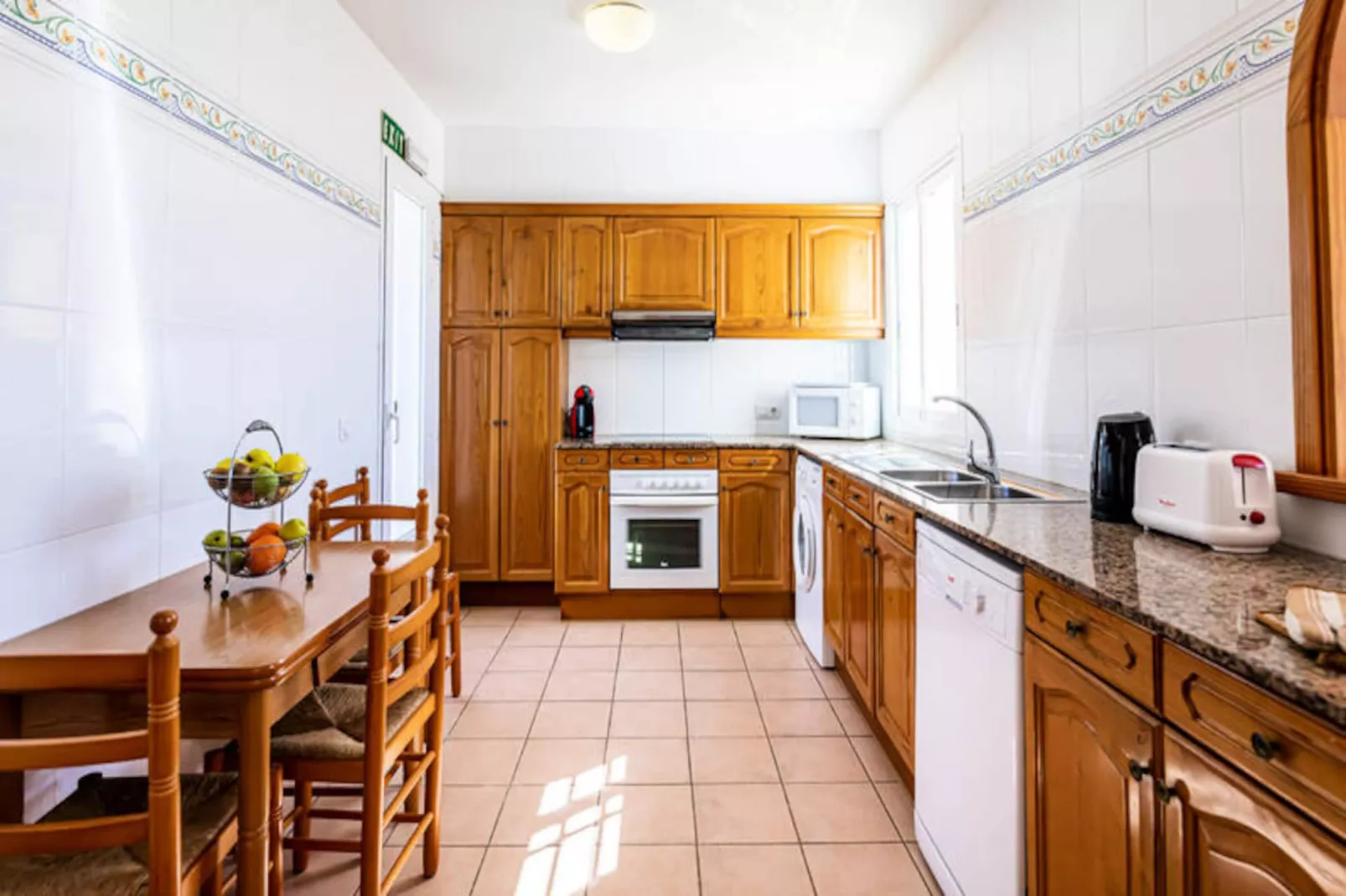 Maison à Son Bou-Image-tags.