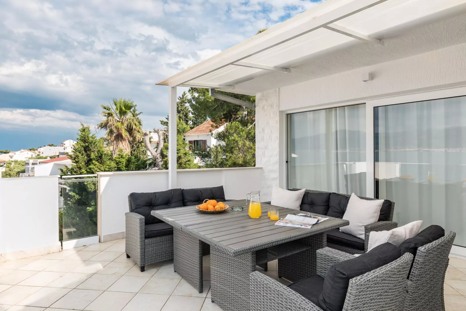 Marina Top Floor apartment E-Terrace balcony