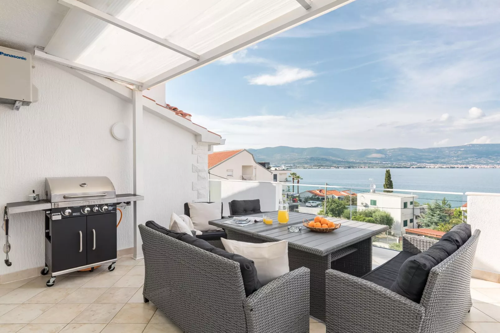 Marina Top Floor apartment E-Terrace balcony