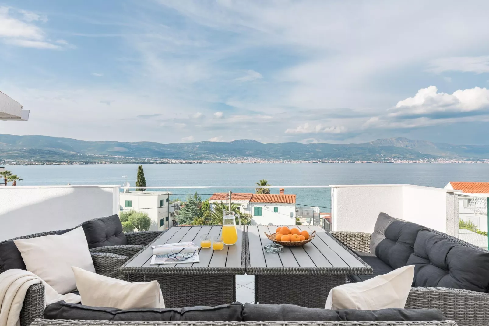 Marina Top Floor apartment E-View summer