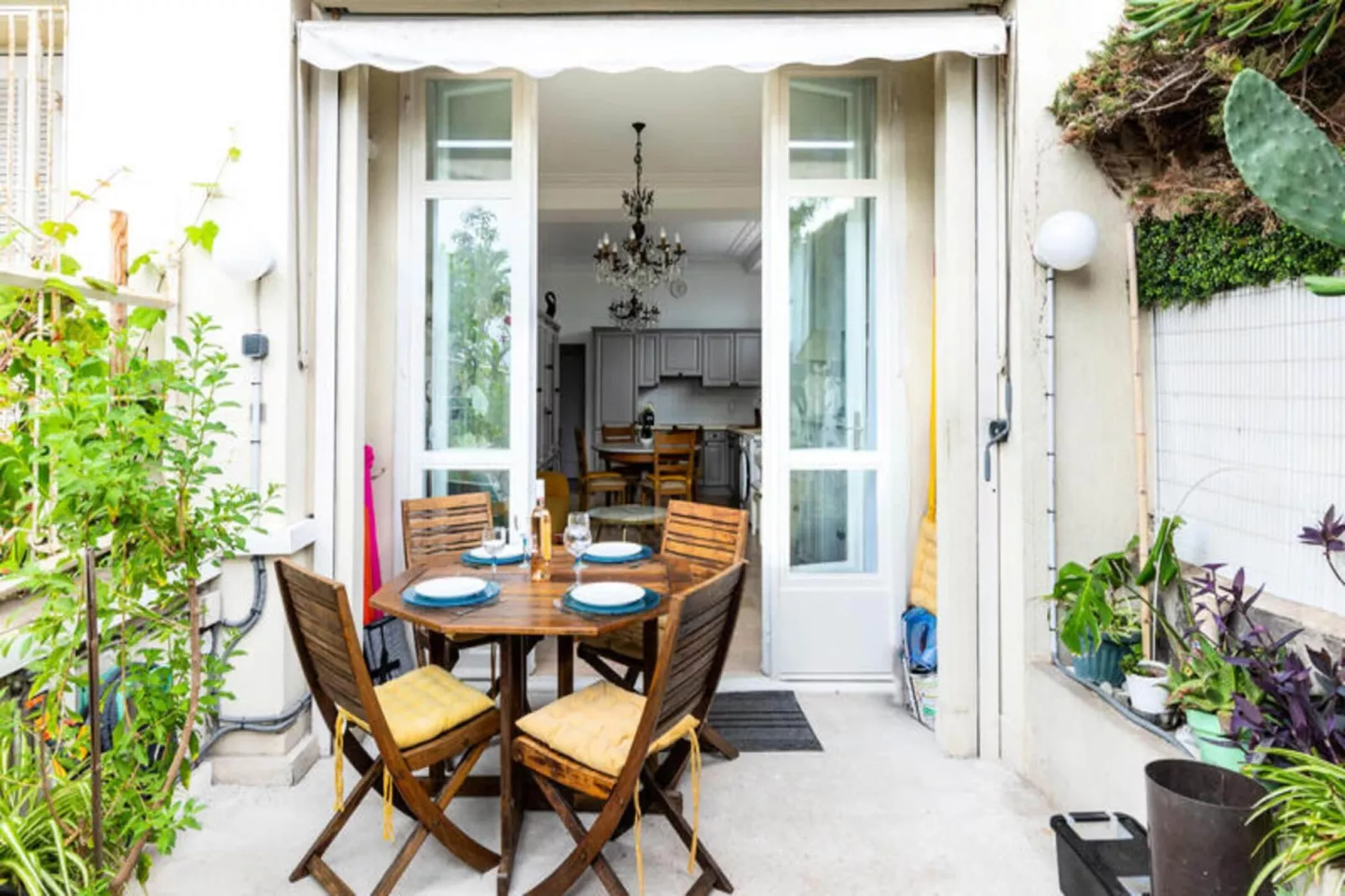 Appartements à Nice-Terrasse/Balkon