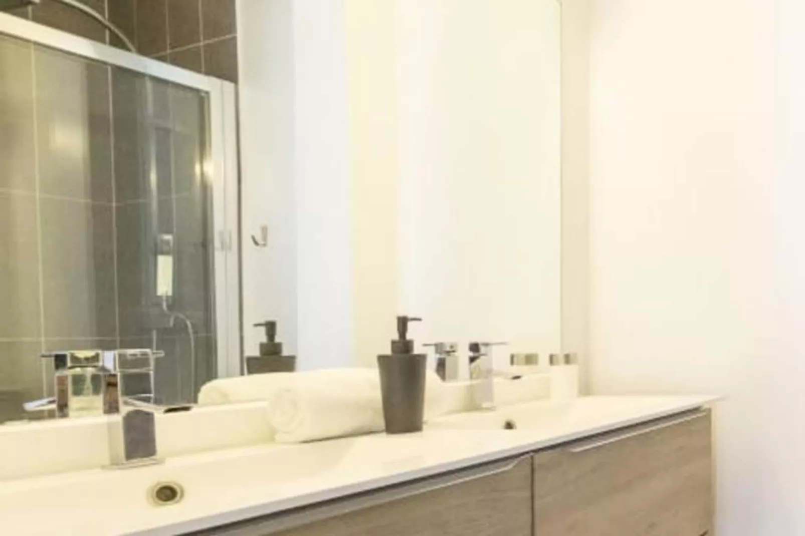 Résidence Moderne Appartement 2 Chambres/1 Salle De Bain, Terrasse Calme/aper&ccedil;u Mer-Salle de bain