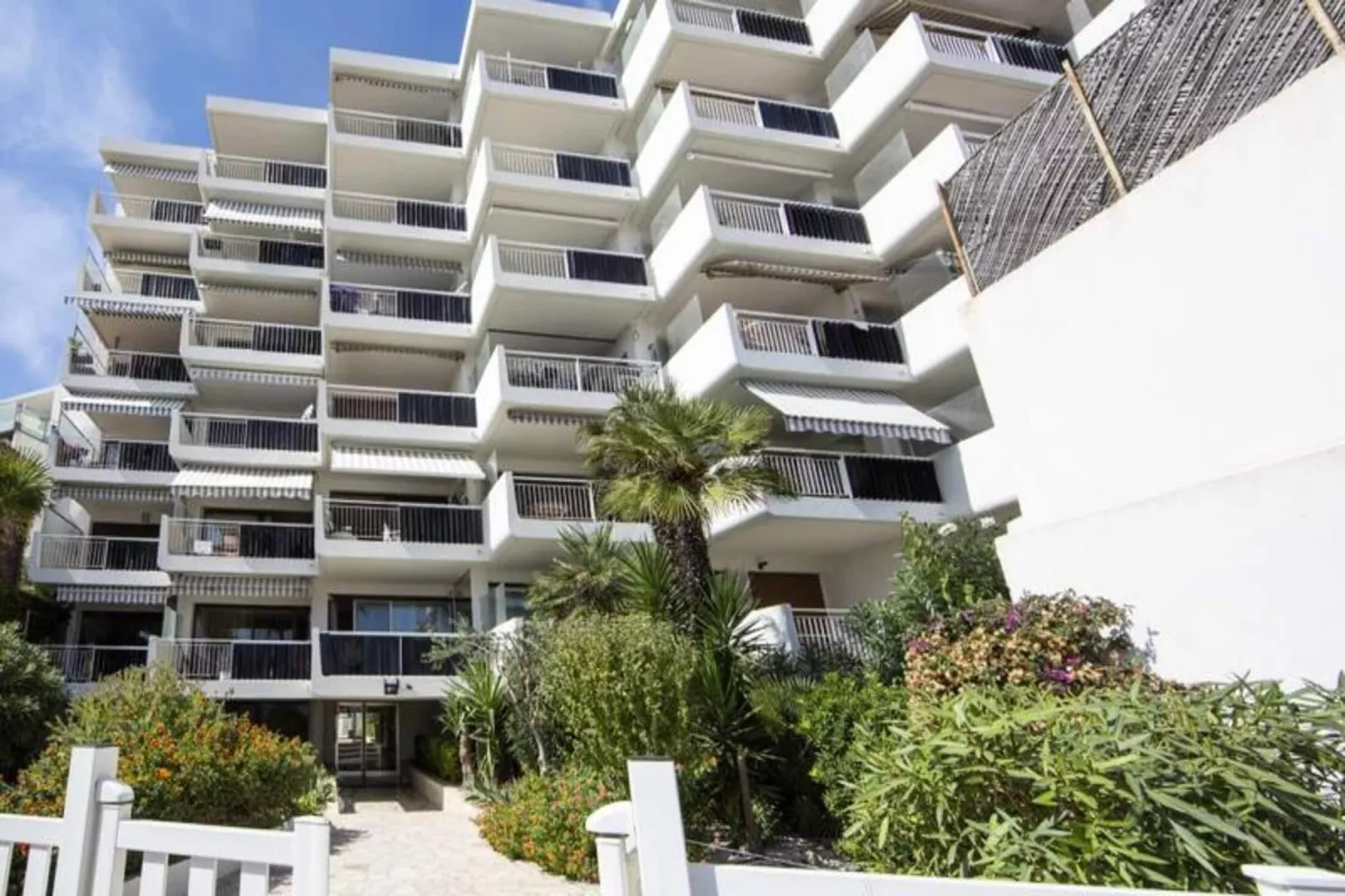 Résidence Appartement &eacute;quip&eacute; 70 M&sup2; Face &agrave; La Mer Dernier &eacute;tage Avec Magnifique Vue Me-Exterior in summer