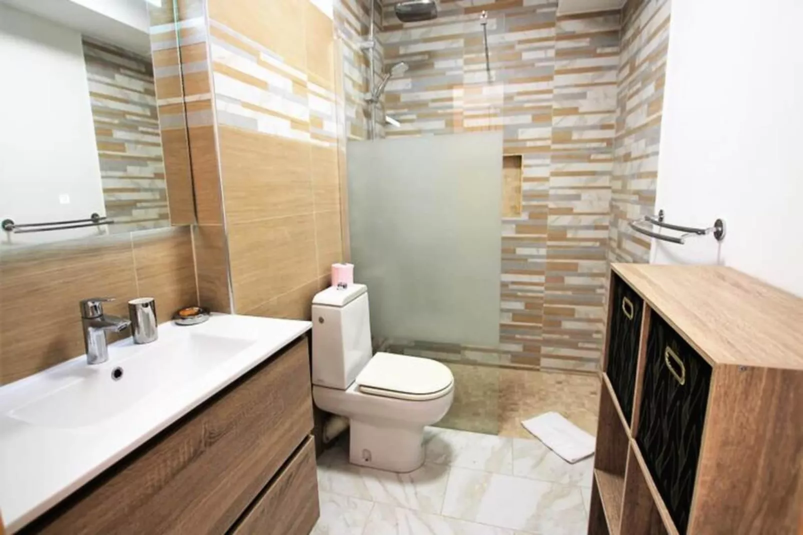 Résidence Appartement Climatis&eacute; 5 Voyageurs De 80 M2, Centre Ville Et Croisette-Bathroom