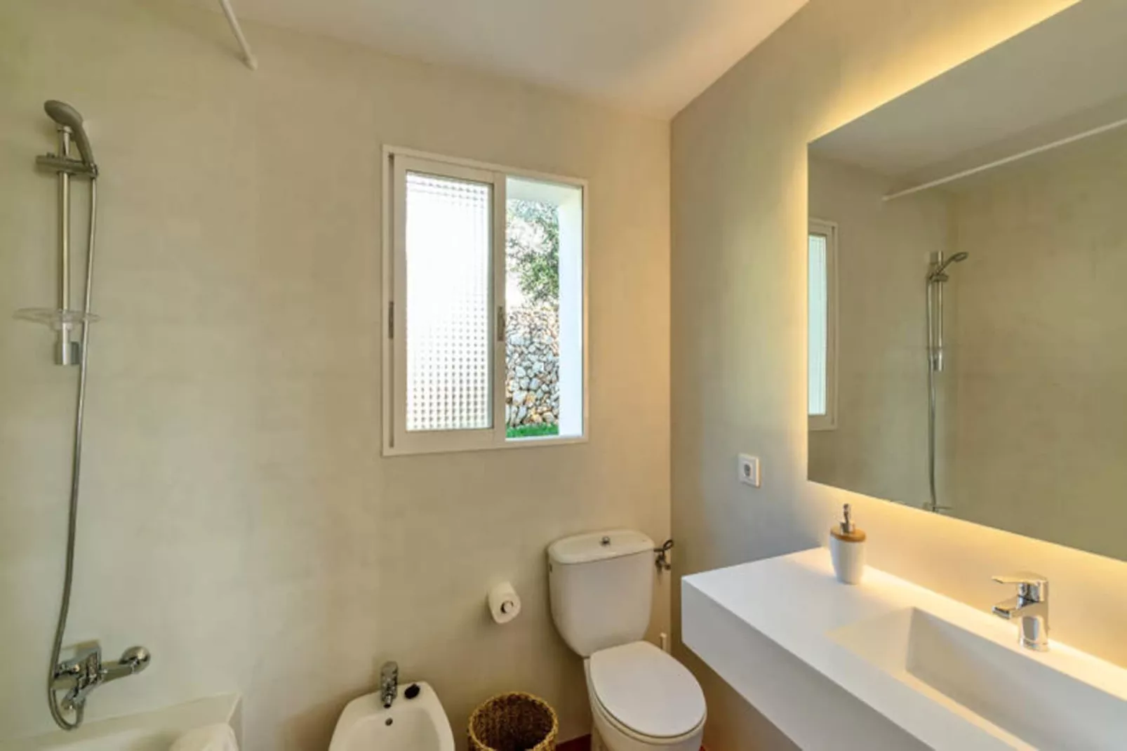 Maison à Son Bou-Image-tags.