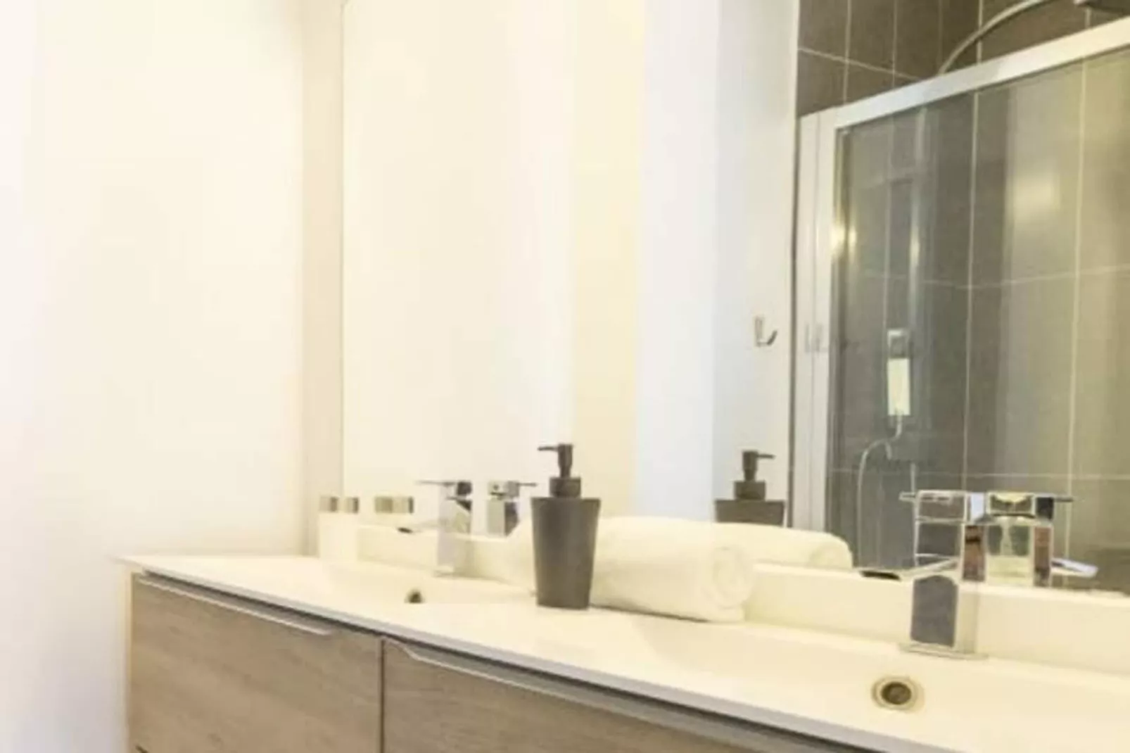 Résidence Moderne Appartement 2 Chambres/1 Salle De Bain, Terrasse Calme/aper&ccedil;u Mer-Salle de bain