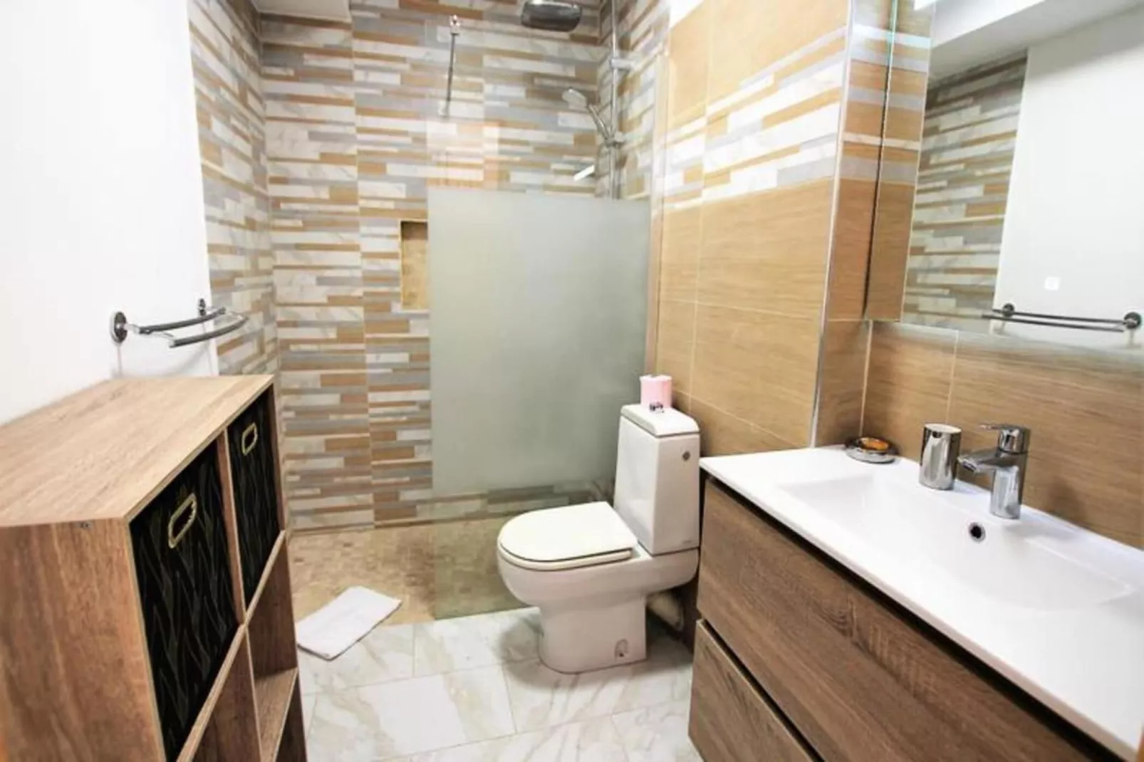 Résidence Appartement Climatis&eacute; 5 Voyageurs De 80 M2, Centre Ville Et Croisette-Bathroom