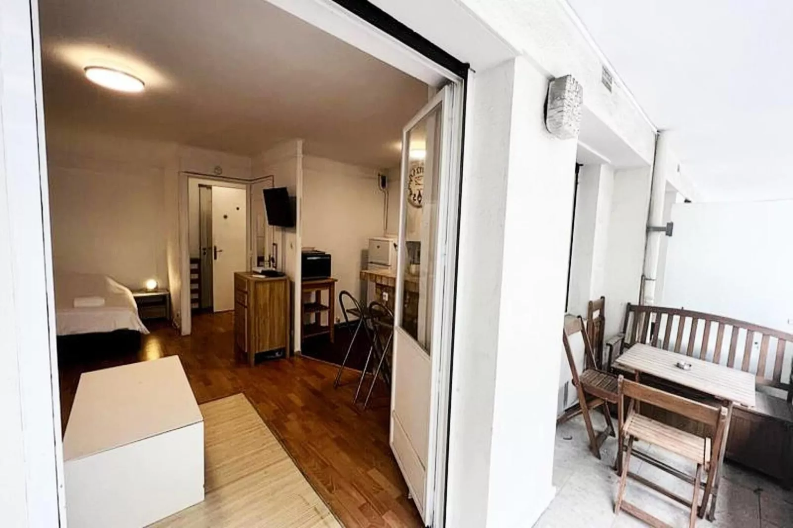 Résidence Studio Climatis&eacute; En Plein Centre Ville De Cannes &agrave; 2 Pas De Rue D'antibes-Ambiance