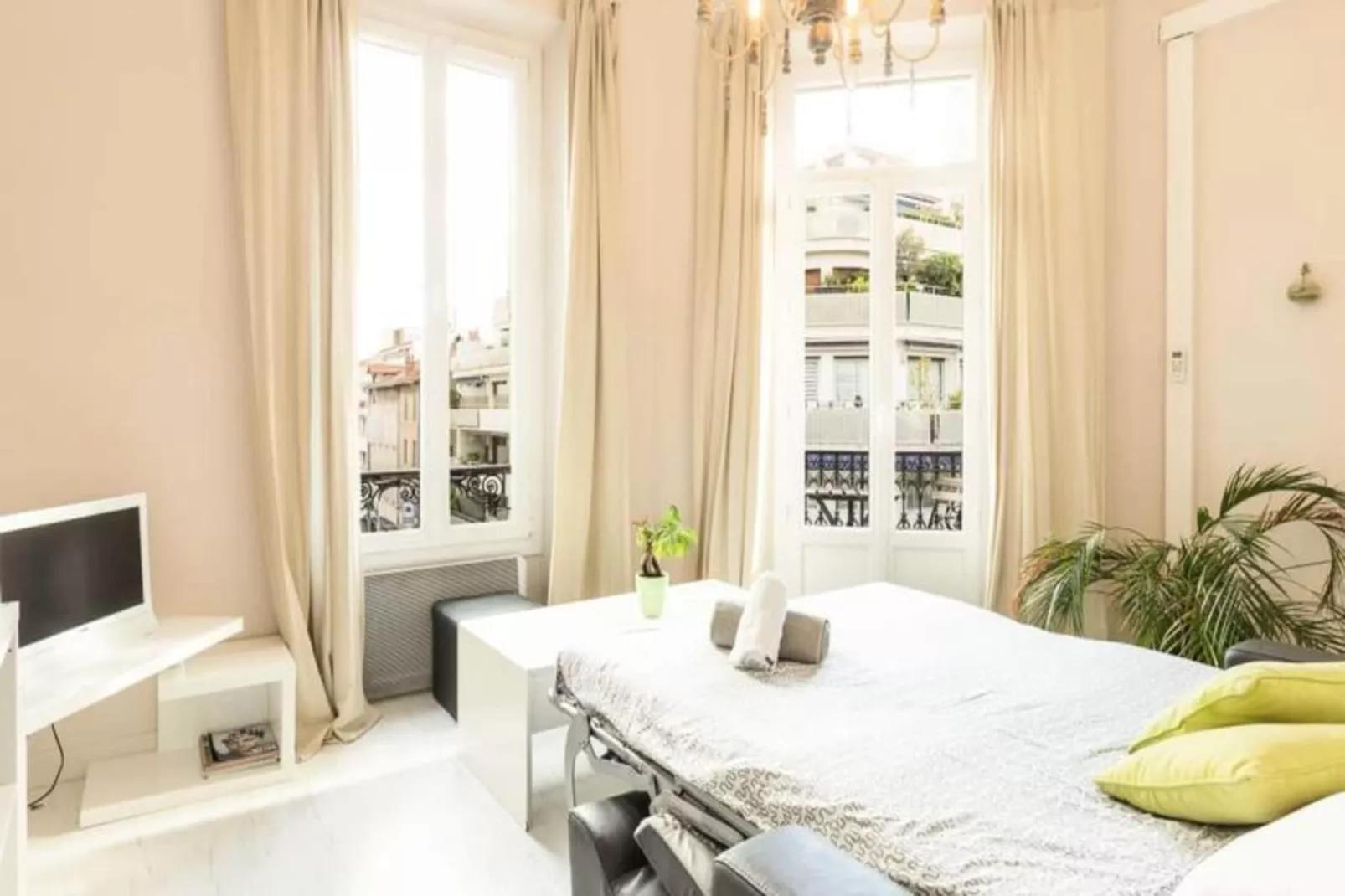 Résidence Appartement 39 M2 En Plein Centre Ville De Cannes, Climatis&eacute;-Extérieur été